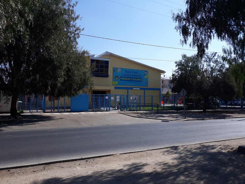 Jardín Infantil Pinceles y Colores