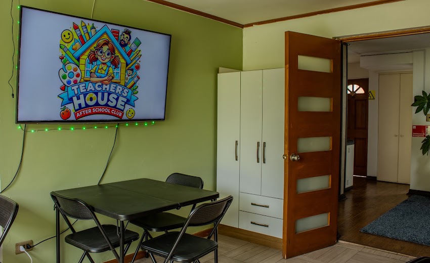Teachers House Club